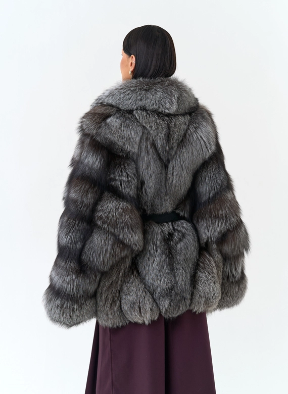 Женская шуба из меха чернобурой лисы фото