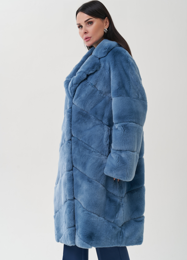 Шуба из меха кролика синего цвета с английским воротником модель № 24796 в кредит