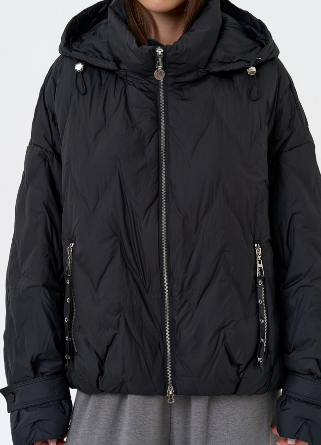 Женская куртка с капюшоном в черном цвете модель № 31389 универмаг малина