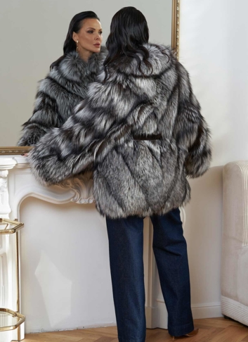 Шуба из меха финской серебристой лисы