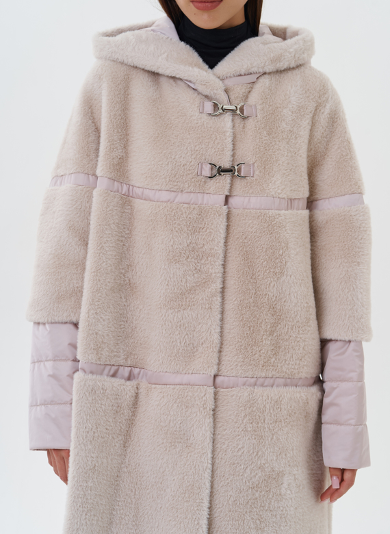 Комбинированное пальто из эко меха с капюшоном