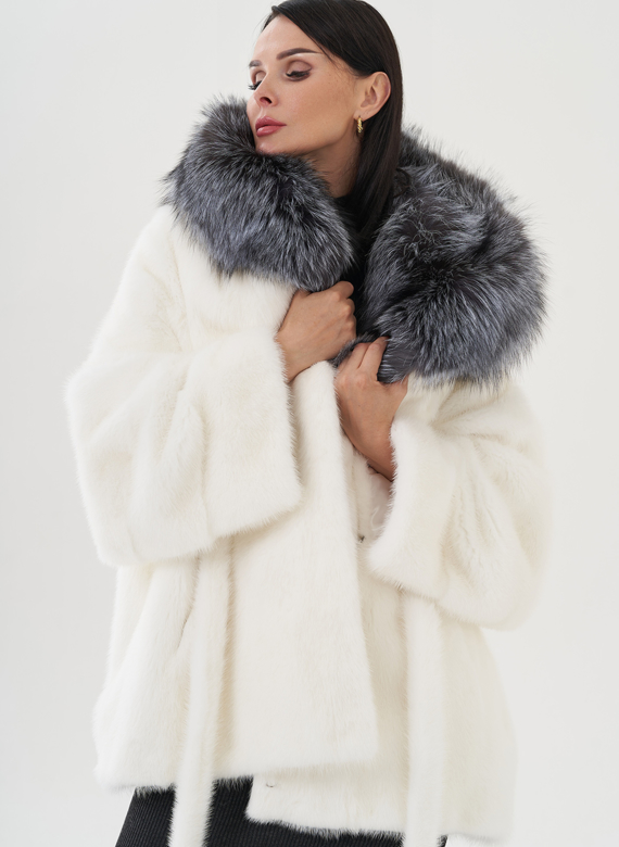 Шуба из норки белого цвета