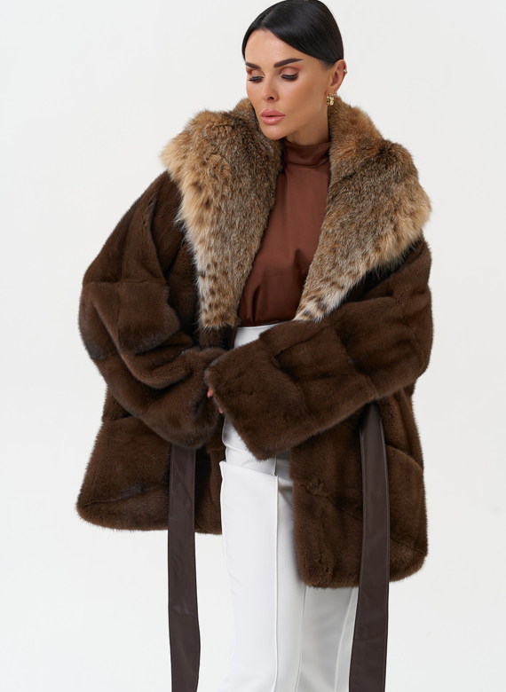 Женская шуба из меха норки с капюшоном из меха рыси