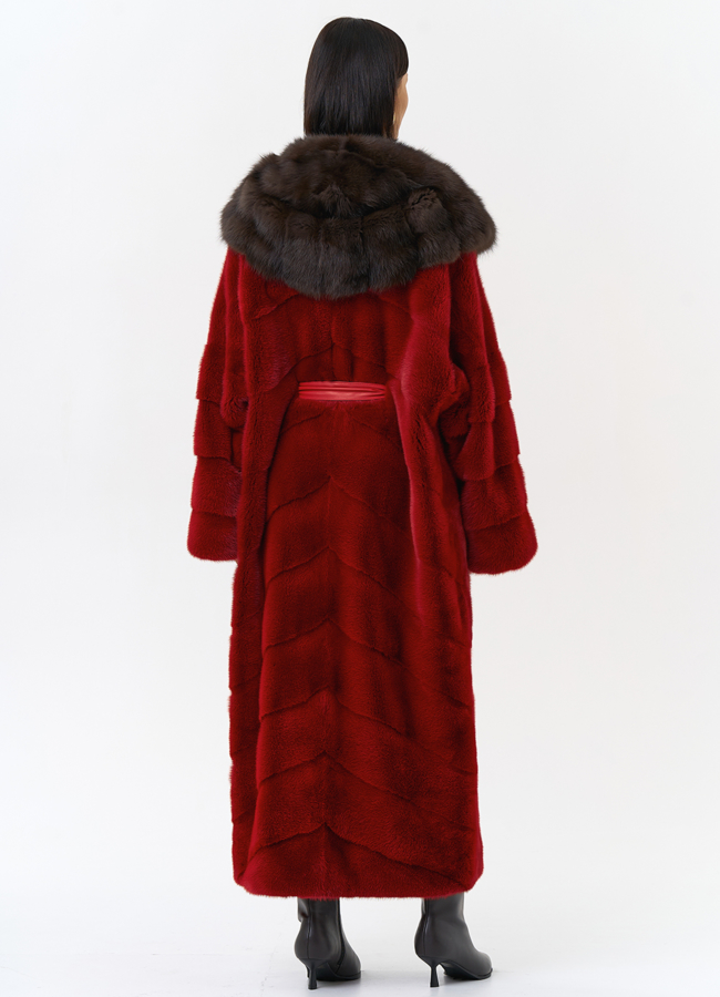 фото Красная норковая шуба с капюшоном из меха куницы модель № 31964