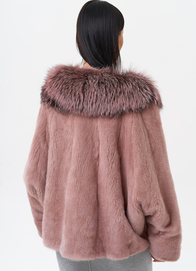 Короткая шуба из норки с чернобуркой модель № 28802 в кредит