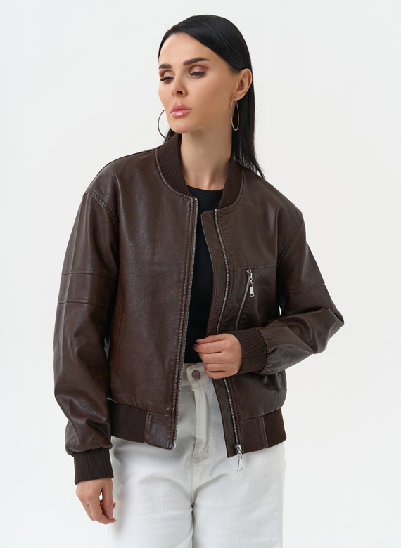 Куртка бомбер из эко кожи коричневого цвета