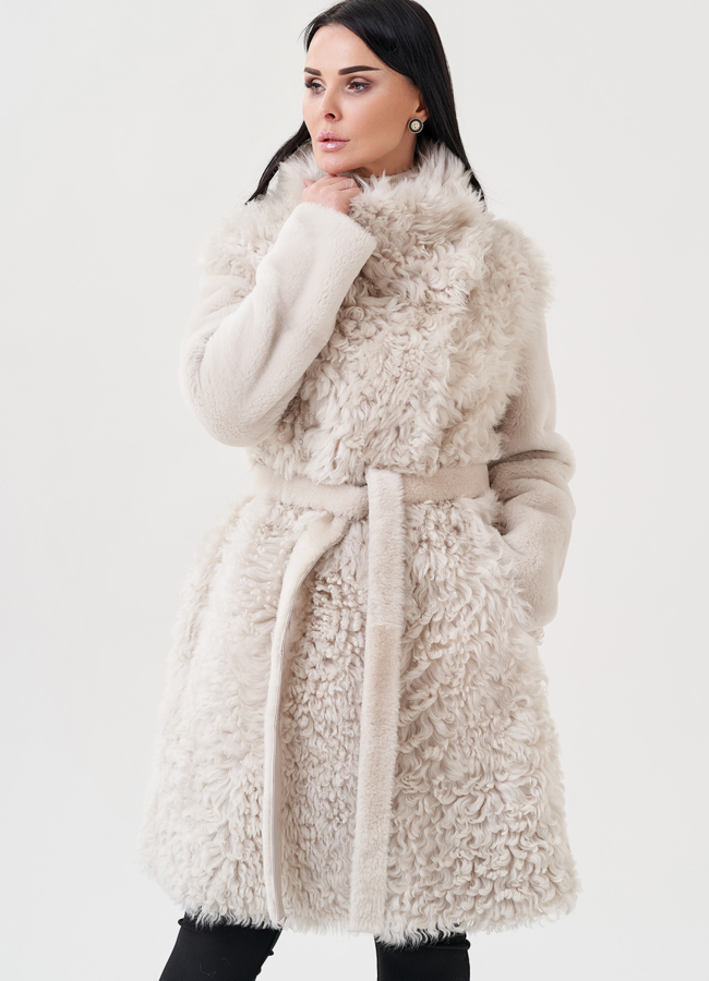 Женская дубленка бежевого цвета  модель № 23911 универмаг малина