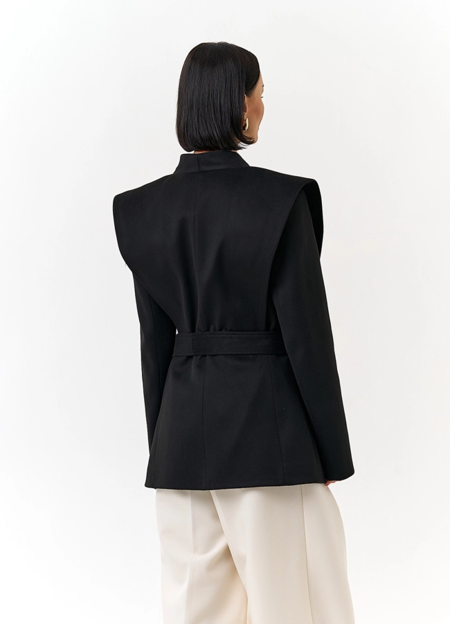 фото Женское укороченное пальто с акцентными плечами модель № 32855