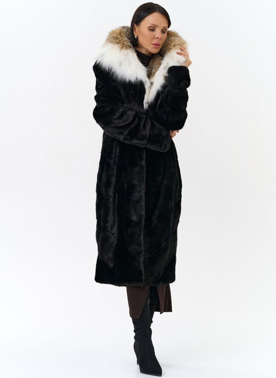 Норковая шуба черного цвета с рысью