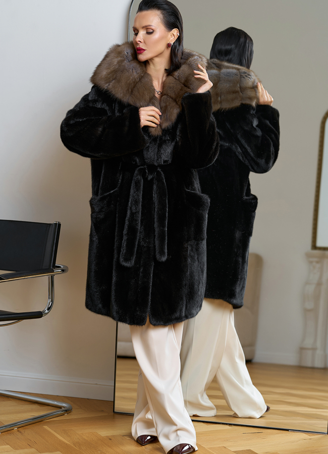 фото Норковая шуба с капюшоном из меха куницы модель № 30480