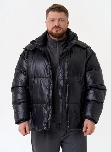 Мужской пуховик черного цвета с капюшоном