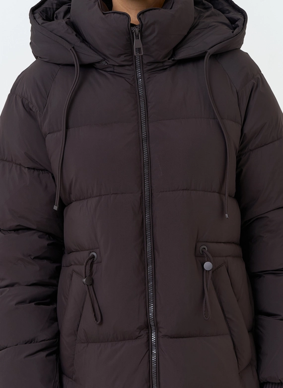 Женский укороченный пуховик с капюшоном фото