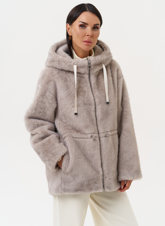 Женская куртка из эко меха с капюшоном