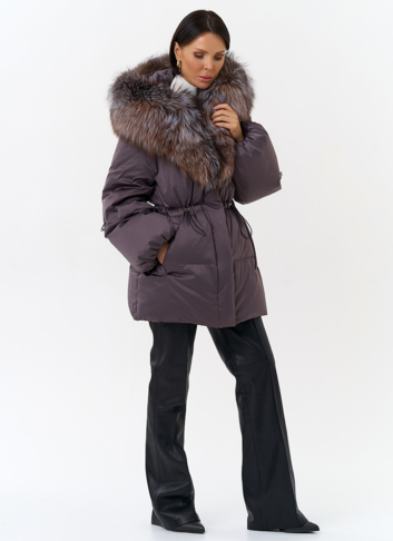 Женский пуховик с капюшоном из меха блюфрост